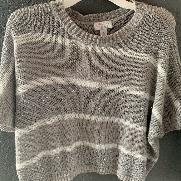 Est. 1989 Place grey w/ white knit shirt!! - Picture 8 of 9